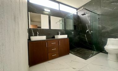 Casa en venta en Valle Imperial frente a parque