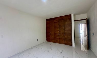Casa en venta en Valle Imperial frente a parque