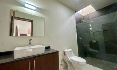 Casa en venta en Valle Imperial frente a parque