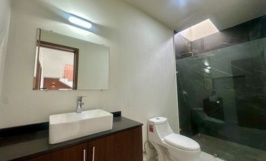 Casa en venta en Valle Imperial frente a parque