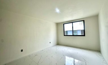 Casa en venta en Valle Imperial frente a parque