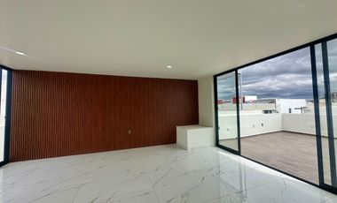 Casa en venta en Valle Imperial frente a parque