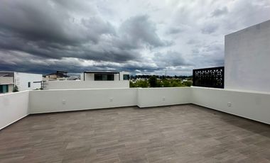 Casa en venta en Valle Imperial frente a parque