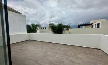 Casa en venta en Valle Imperial frente a parque