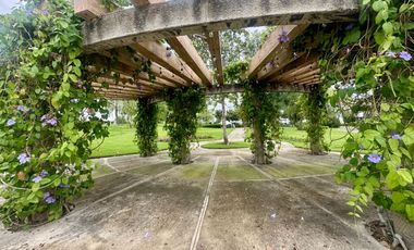 Casa en venta en Valle Imperial frente a parque