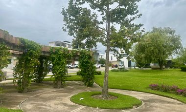 Casa en venta en Valle Imperial frente a parque