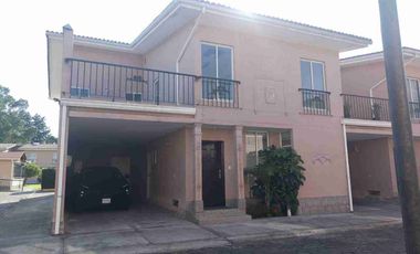 VENDO CASA DE DOS PLANTAS EN CONJUNTO HABITACIONAL DE CONOCOTO