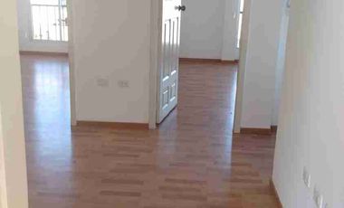 VENDO CASA DE DOS PLANTAS EN CONJUNTO HABITACIONAL DE CONOCOTO