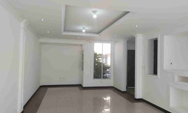 VENDO CASA DE DOS PLANTAS EN CONJUNTO HABITACIONAL DE CONOCOTO