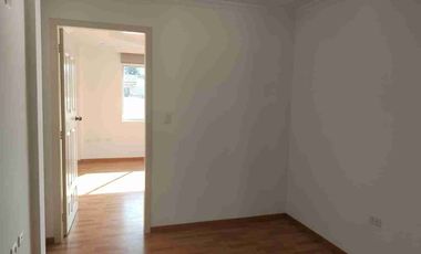 VENDO CASA DE DOS PLANTAS EN CONJUNTO HABITACIONAL DE CONOCOTO