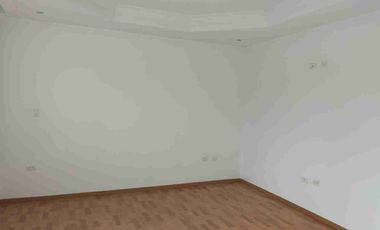 VENDO CASA DE DOS PLANTAS EN CONJUNTO HABITACIONAL DE CONOCOTO