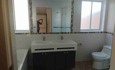 VENDO CASA DE DOS PLANTAS EN CONJUNTO HABITACIONAL DE CONOCOTO