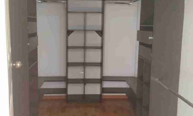 VENDO CASA DE DOS PLANTAS EN CONJUNTO HABITACIONAL DE CONOCOTO