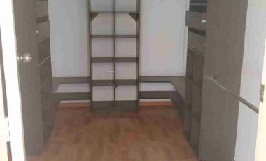 VENDO CASA DE DOS PLANTAS EN CONJUNTO HABITACIONAL DE CONOCOTO
