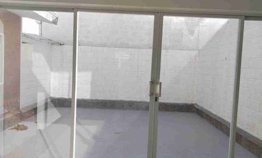 VENDO CASA DE DOS PLANTAS EN CONJUNTO HABITACIONAL DE CONOCOTO
