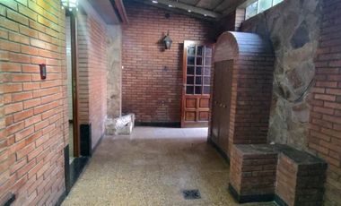 Alquilo casa en Barrio Echesortu