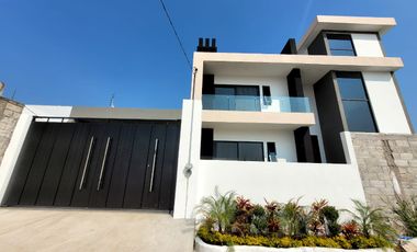 CASA CON ALBERCA EN MORELOS