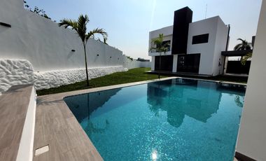 CASA CON ALBERCA EN MORELOS