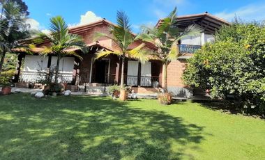 Venta De Finca con terreno Plano De 1.045 Mt2, construcción de 340 mt2, A 20 Minutos Del Aeropuerto, Rionegro, Antioquia