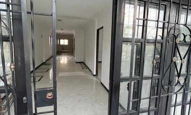 Casa de 4 pisos en venta Barrio La Selva, Cali