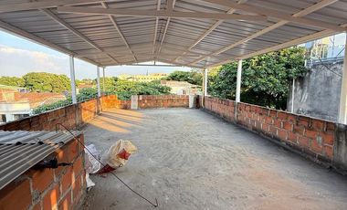Casa de 4 pisos en venta Barrio La Selva, Cali