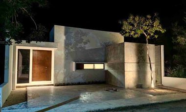 CASA DE UNA PLANTA CON PISCINA EN RENTA EN PRIVADA