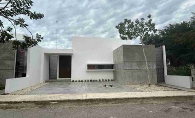 CASA DE UNA PLANTA CON PISCINA EN RENTA EN PRIVADA