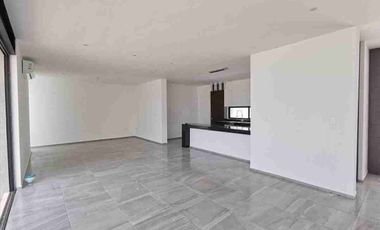 CASA DE UNA PLANTA CON PISCINA EN RENTA EN PRIVADA