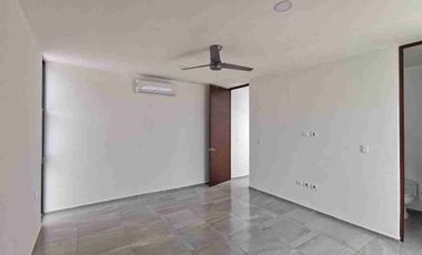 CASA DE UNA PLANTA CON PISCINA EN RENTA EN PRIVADA