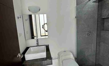 CASA DE UNA PLANTA CON PISCINA EN RENTA EN PRIVADA