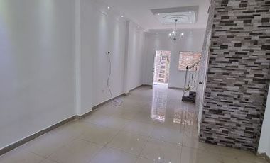 Casa en Alquiler en Urbanor, 2 Hab, 2 Baños, Parqueo, Norte de Guayaquil.