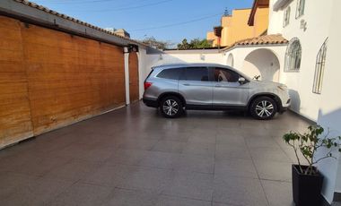 Casa en Alquiler en Higuereta, Surco – Ideal Oficina o Empresa – US$ 3,500 4 estacionamientos