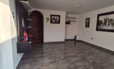 Casa en Alquiler en Higuereta, Surco – Ideal Oficina o Empresa – US$ 3,500 4 estacionamientos