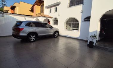 Casa en Alquiler en Higuereta, Surco – Ideal Oficina o Empresa – US$ 3,500 4 estacionamientos