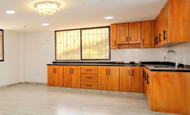 VENTA DE FINCA NUEVA Y LUJOSA DE 6.500 Mt2, CON VISTA A LAS MONTAÑAS Y NACIMIENTO DE AGUA, MARINILLA, ANTIOQUIA