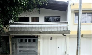 VENTA DE CASA EN SEGUNDO PISO, DE 170 MT2 PARA VIVIR O PARA OFICINAS POR PUNTO ESTRATÉGICO, EN LAURELES, MEDELLIN, ANTIOQUIA