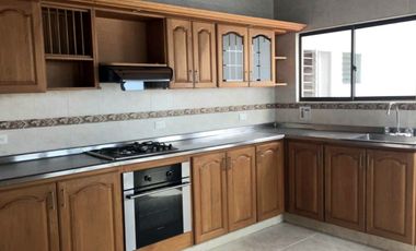 VENTA DE CASA EN SEGUNDO PISO, DE 170 MT2 PARA VIVIR O PARA OFICINAS POR PUNTO ESTRATÉGICO, EN LAURELES, MEDELLIN, ANTIOQUIA