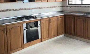 VENTA DE CASA EN SEGUNDO PISO, DE 170 MT2 PARA VIVIR O PARA OFICINAS POR PUNTO ESTRATÉGICO, EN LAURELES, MEDELLIN, ANTIOQUIA