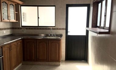 VENTA DE CASA EN SEGUNDO PISO, DE 170 MT2 PARA VIVIR O PARA OFICINAS POR PUNTO ESTRATÉGICO, EN LAURELES, MEDELLIN, ANTIOQUIA