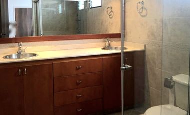 VENTA DE CASA EN SEGUNDO PISO, DE 170 MT2 PARA VIVIR O PARA OFICINAS POR PUNTO ESTRATÉGICO, EN LAURELES, MEDELLIN, ANTIOQUIA