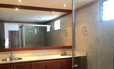 VENTA DE CASA EN SEGUNDO PISO, DE 170 MT2 PARA VIVIR O PARA OFICINAS POR PUNTO ESTRATÉGICO, EN LAURELES, MEDELLIN, ANTIOQUIA