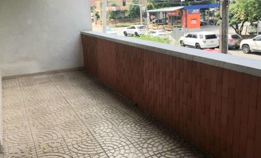 VENTA DE CASA EN SEGUNDO PISO, DE 170 MT2 PARA VIVIR O PARA OFICINAS POR PUNTO ESTRATÉGICO, EN LAURELES, MEDELLIN, ANTIOQUIA