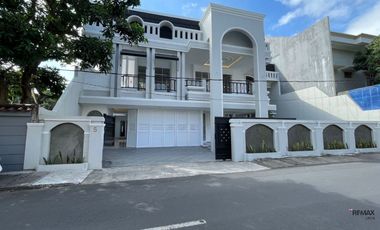 Rumah Mewah Eksklusif Konsep Classic Dijual, di Denpasar Utara Area