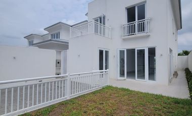 Lujosa Casa de Estreno en Venta en Aires Norte – Nuevo Samborondón