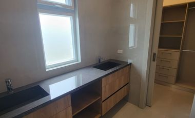 Lujosa Casa de Estreno en Venta en Aires Norte – Nuevo Samborondón