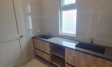 Lujosa Casa de Estreno en Venta en Aires Norte – Nuevo Samborondón