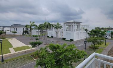 Lujosa Casa de Estreno en Venta en Aires Norte – Nuevo Samborondón