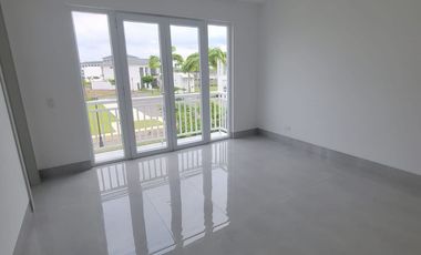 Lujosa Casa de Estreno en Venta en Aires Norte – Nuevo Samborondón
