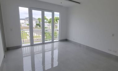 Lujosa Casa de Estreno en Venta en Aires Norte – Nuevo Samborondón