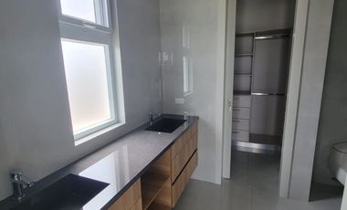 Lujosa Casa de Estreno en Venta en Aires Norte – Nuevo Samborondón